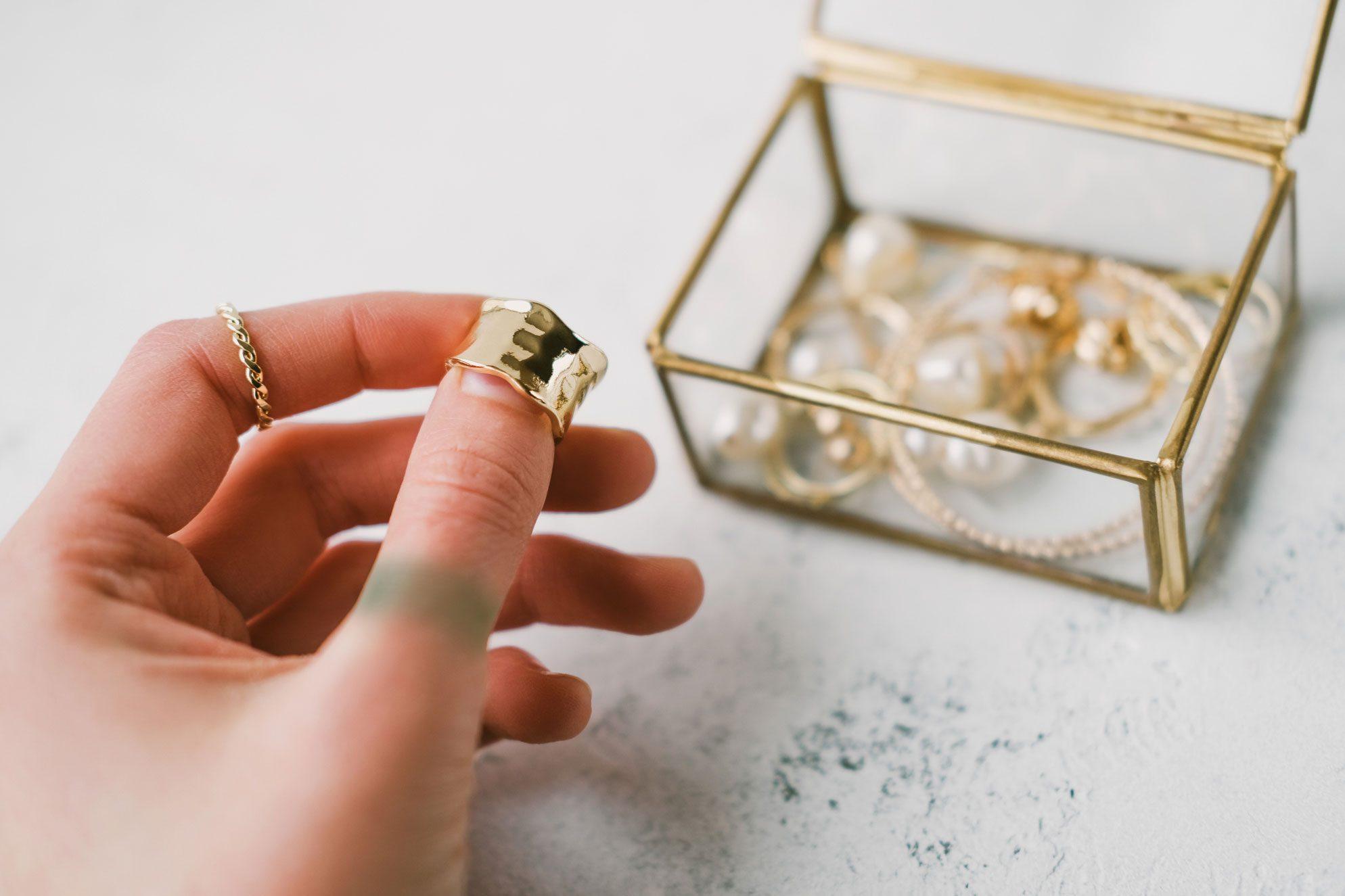 RINGS MAKING YOUR FINGERS GREEN...