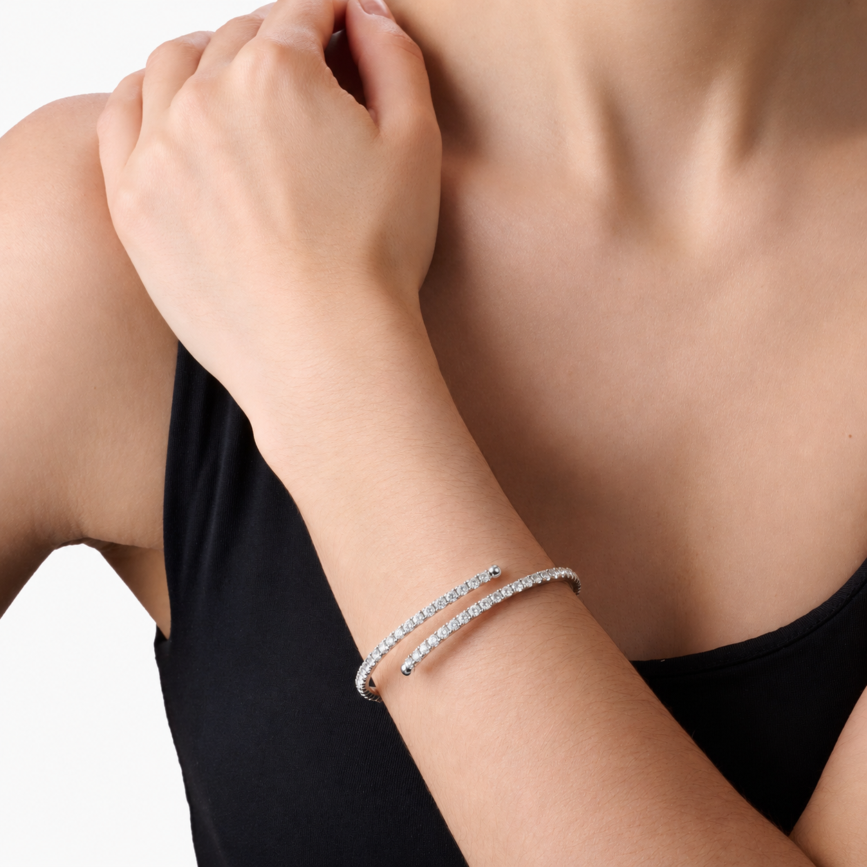 BRAZALETE ENVOLVENTE CON BRILLOS